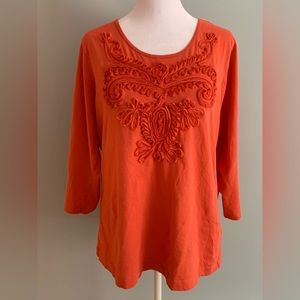 Knit top w/appliqué